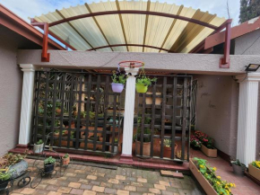 Susan Rest and Stay over Cathy str, Brackendowns Stays